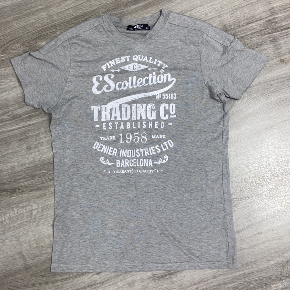 ES Collection V Neck T-shirt  Size M 30/32